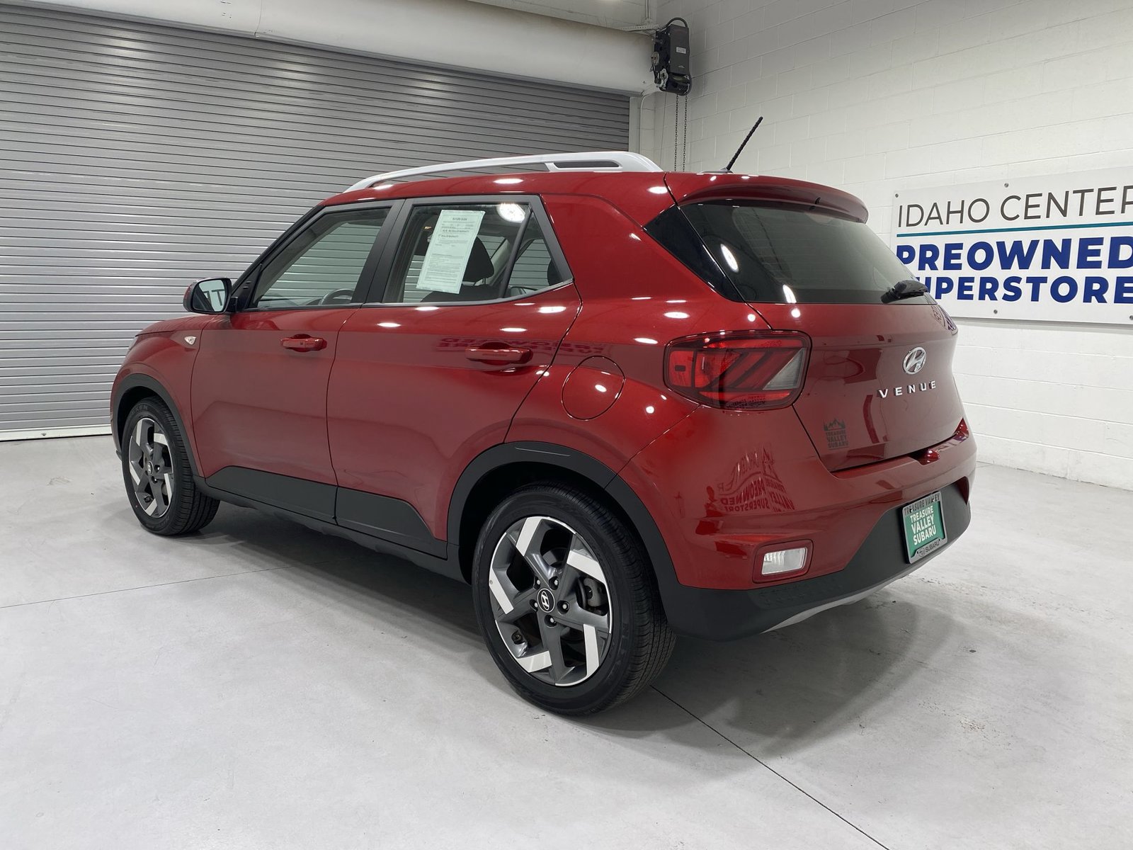 Used 2025 Hyundai Venue SEL FWD image 6