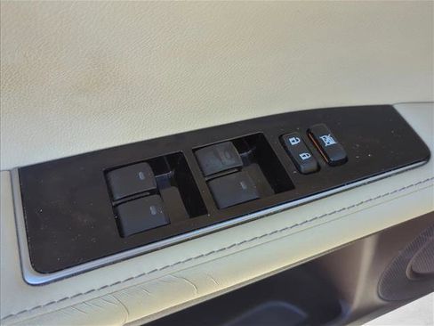 Used 2016 Lexus ES 300h w/ Luxury Package w/Wood Trim image 11