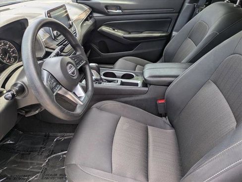 Used 2024 Nissan Altima 2.5 SV FWD image 15