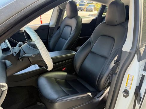 Used 2022 Tesla Model Y Performance image 22