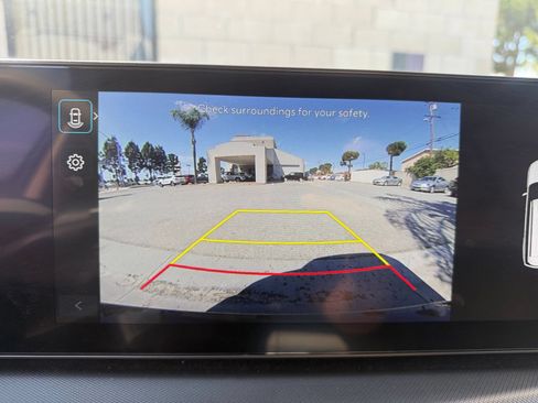 Used 2025 Hyundai Santa Fe SEL FWD image 23