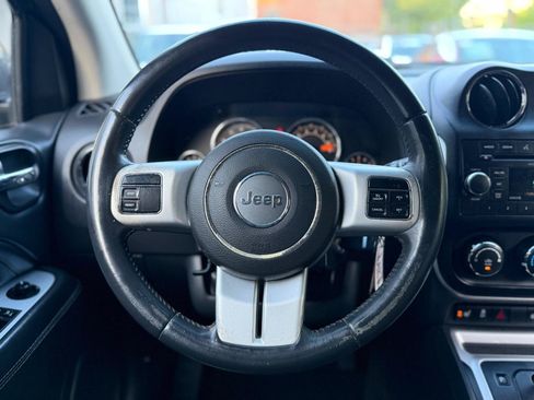 Used 2016 Jeep Compass Latitude FWD image 44