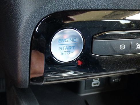 New 2025 Ford Escape SE image 23