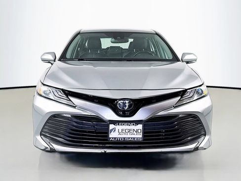 Used 2019 Toyota Camry XLE FWD image 2