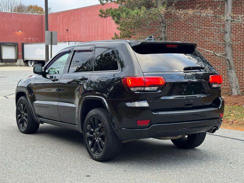 Used 2021 Jeep Grand Cherokee Laredo X AWD/4WD image 4