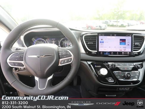 New 2025 Chrysler Voyager LX FWD image 13