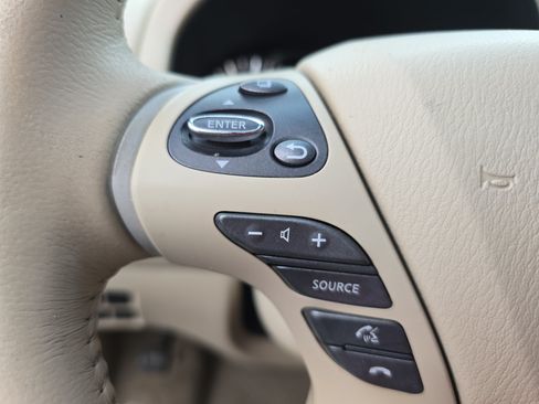 Used 2014 Nissan Pathfinder SV AWD/4WD image 17