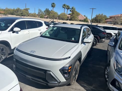 Used 2024 Hyundai Kona SEL image 3