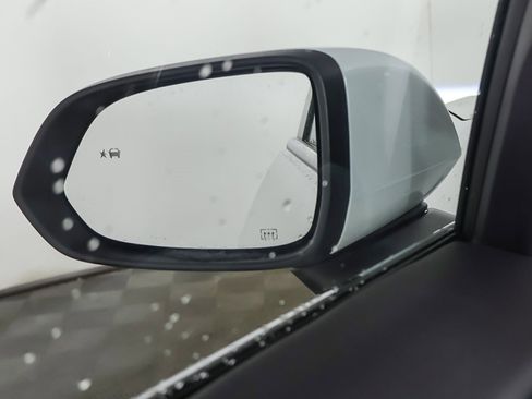 Used 2024 Chevrolet Equinox EV LT image 34