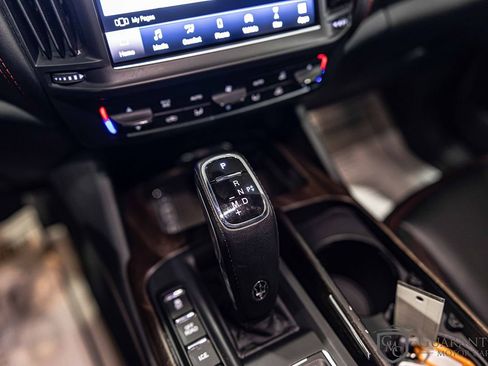 Used 2021 Maserati Levante S GranLusso image 31