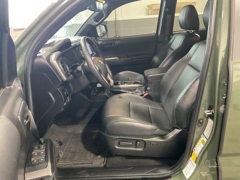 Used 2022 Toyota Tacoma TRD Off-Road image 10
