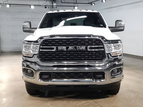 Used 2024 RAM 3500 Big Horn AWD/4WD image 2