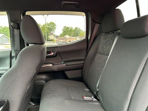 Used 2016 Toyota Tacoma TRD Sport w/ Towing Package AWD/4WD image 18