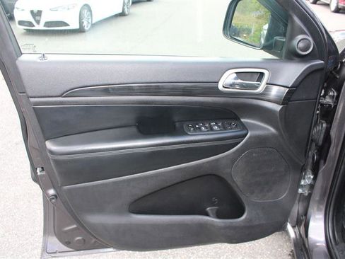 Used 2020 Jeep Grand Cherokee Altitude image 11