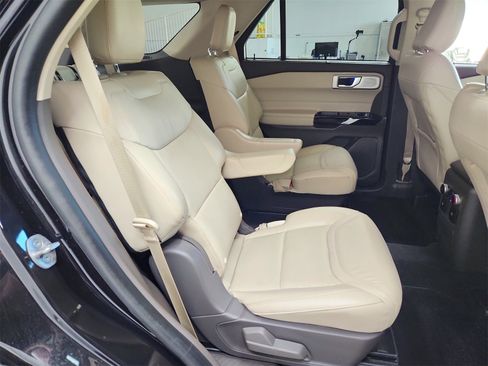 Used 2023 Ford Explorer Platinum w/ Technology Package image 45