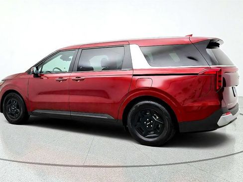 Used 2025 Kia Carnival FWD image 7