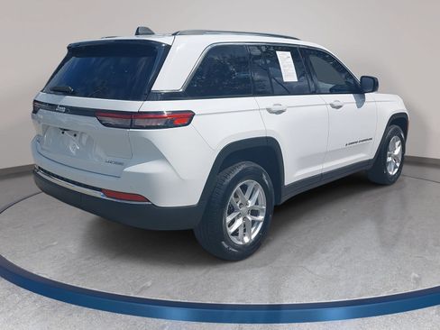 Used 2024 Jeep Grand Cherokee Laredo X AWD/4WD image 5