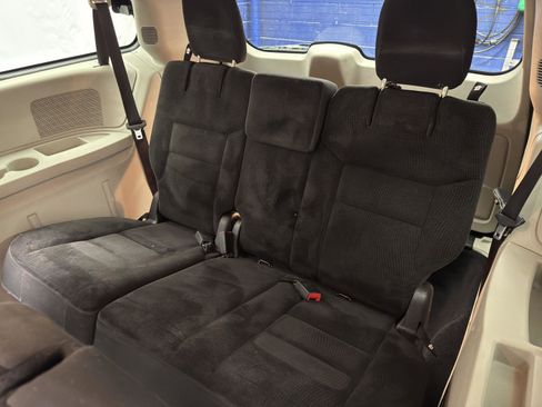 Used 2019 Dodge Grand Caravan SE image 24