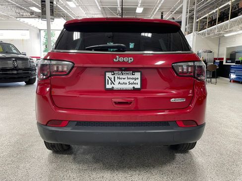 Used 2017 Jeep Compass Latitude FWD image 12