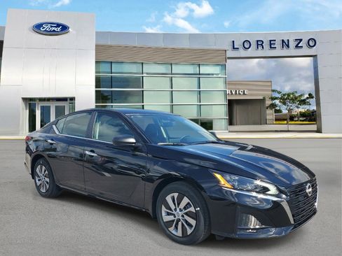 Used 2025 Nissan Altima 2.5 S FWD image 3