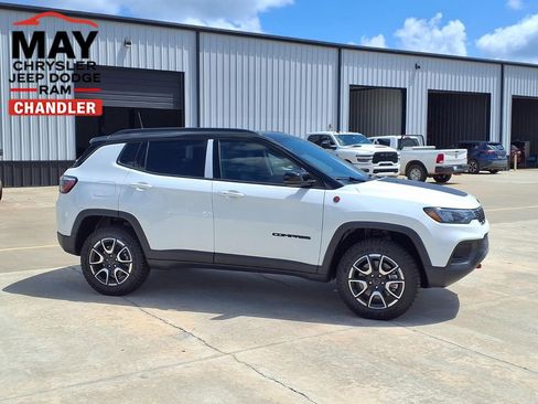New 2026 Jeep Compass Trailhawk w/ Sun, Sound & Navigation Group AWD/4WD image 2