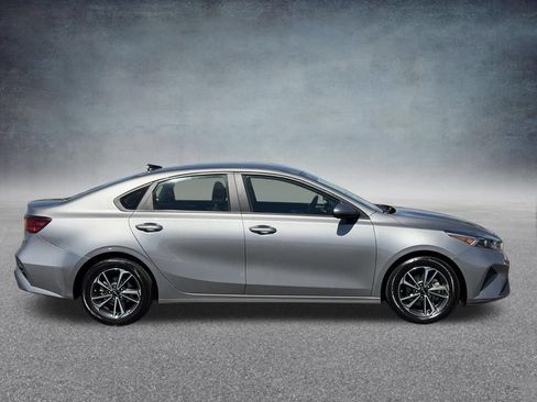 Used 2024 Kia Forte LXS FWD image 2