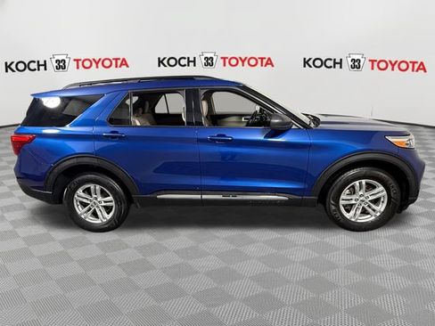 Used 2023 Ford Explorer XLT AWD/4WD image 9