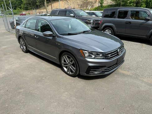 Used 2017 Volkswagen Passat 1.8T R-Line FWD image 1