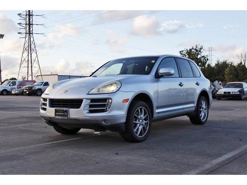 Used 2010 Porsche Cayenne S image 2