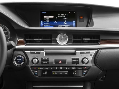 Used 2016 Lexus ES 300h w/ Luxury Package w/Wood Trim image 10