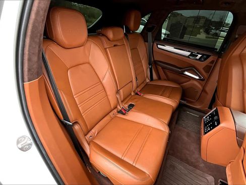 Used 2023 Porsche Cayenne Turbo image 19