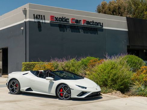 Used 2023 Lamborghini Huracan EVO RWD image 1