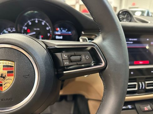 Used 2025 Porsche Macan image 19