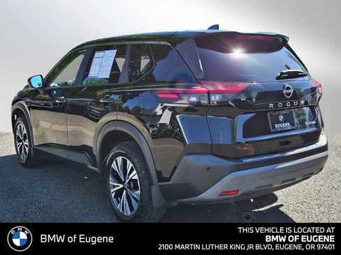 Used 2022 Nissan Rogue SV AWD/4WD image 5