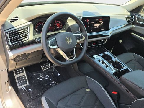 Used 2024 Volkswagen Atlas Peak Edition SE AWD/4WD image 20