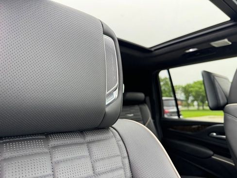 Certified 2024 Cadillac Escalade ESV Premium Luxury Platinum AWD/4WD image 31