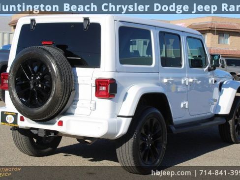Used 2021 Jeep Wrangler Unlimited Sahara image 5