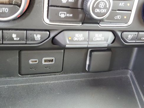 Used 2021 Chevrolet Tahoe High Country w/ Premium Package image 27