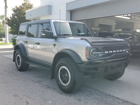 Used 2024 Ford Bronco Badlands AWD/4WD image 2