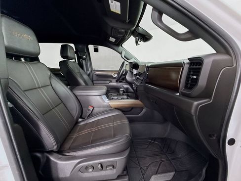 Used 2024 Chevrolet Silverado 1500 High Country w/ Technology Package AWD/4WD image 29