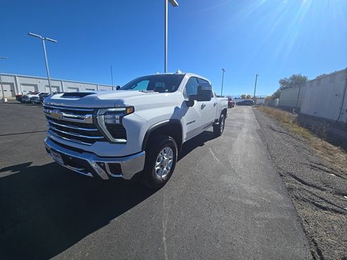 New 2026 Chevrolet Silverado 3500 LTZ w/ LTZ Premium Package image 8