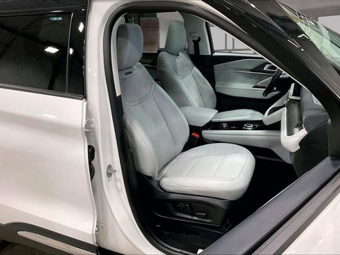 Used 2025 Ford Explorer Platinum w/ Ultimate Package image 30