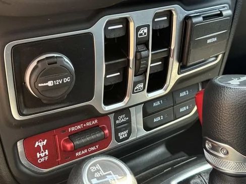 Used 2025 Jeep Wrangler Unlimited Rubicon AWD/4WD image 37