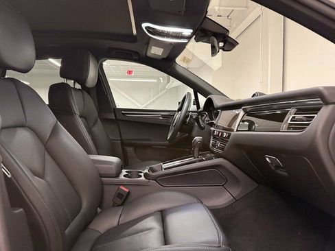 Certified 2026 Porsche Macan image 22