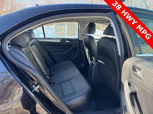 Used 2017 Volkswagen Jetta SE image 25