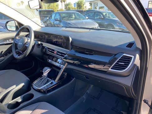 Used 2025 Kia Seltos S image 35