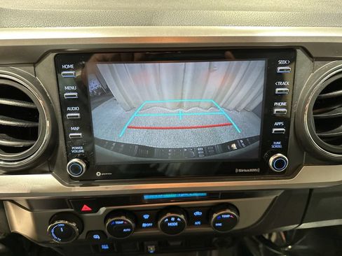 Certified 2022 Toyota Tacoma SR5 AWD/4WD image 11