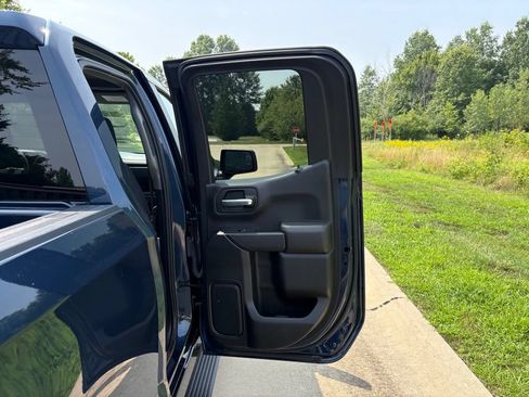 Used 2021 Chevrolet Silverado 1500 Custom AWD/4WD image 30