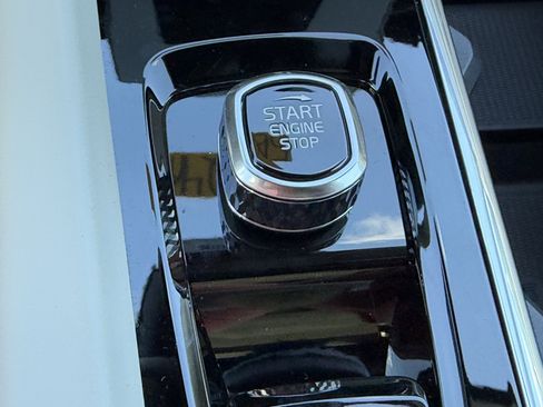 New 2026 Volvo XC60 B5 Ultra w/ Climate Package image 24