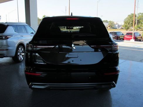 New 2025 Mitsubishi Outlander SE image 4